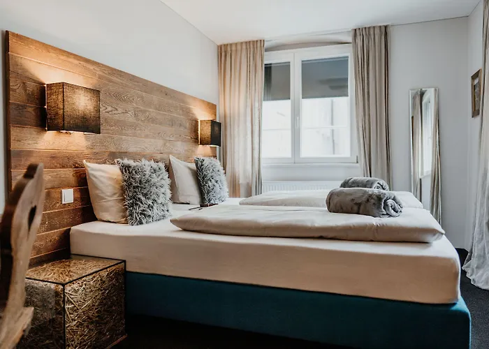 Goldene Steig 3* كمبتن